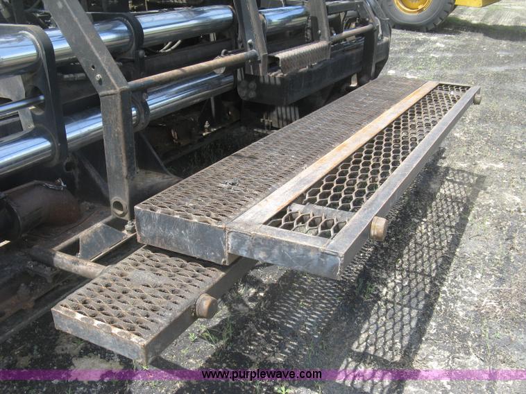 image for item J2802 Caterpillar AP-650B asphalt paver