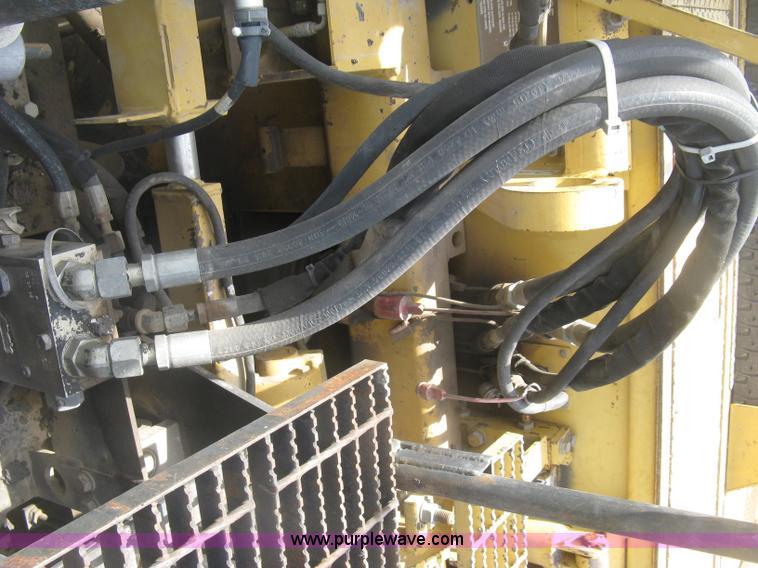 image for item J2802 Caterpillar AP-650B asphalt paver