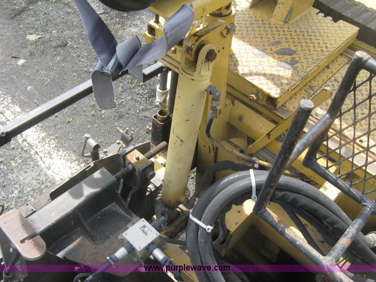 image for item J2802 Caterpillar AP-650B asphalt paver