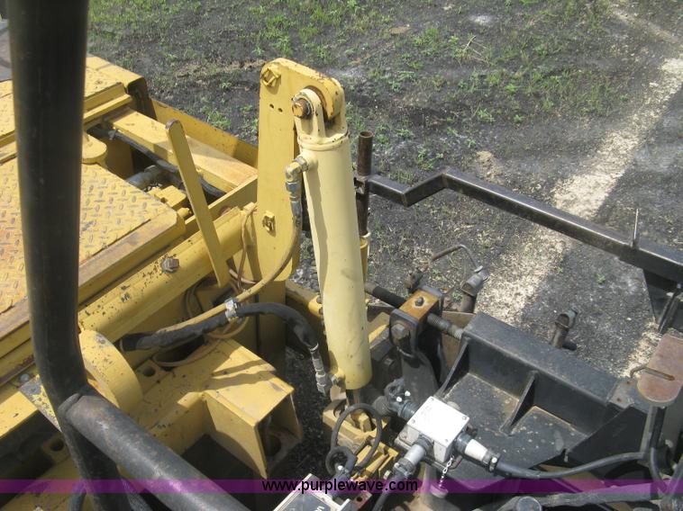 image for item J2802 Caterpillar AP-650B asphalt paver