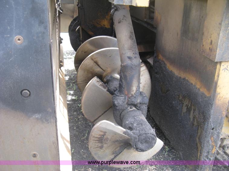 image for item J2802 Caterpillar AP-650B asphalt paver