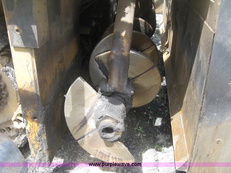 image for item J2802 Caterpillar AP-650B asphalt paver