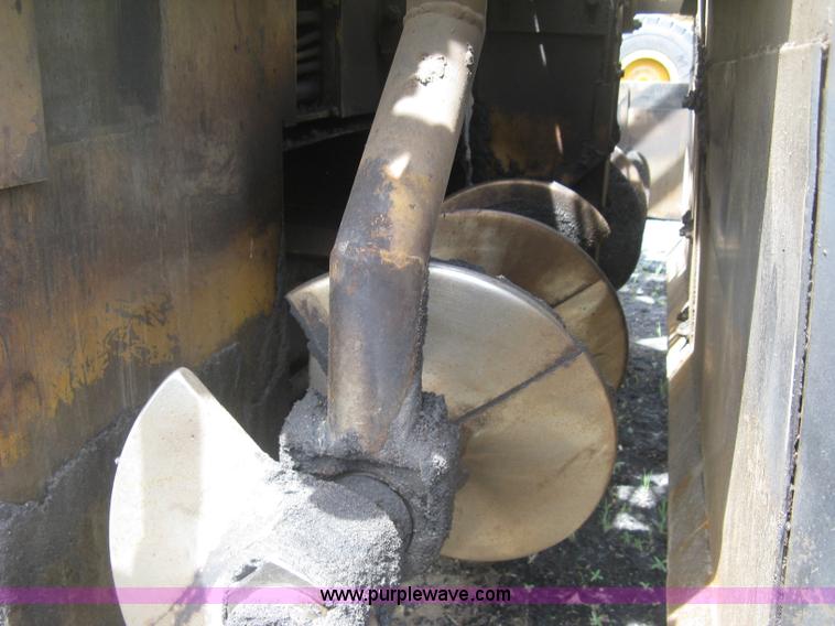 image for item J2802 Caterpillar AP-650B asphalt paver