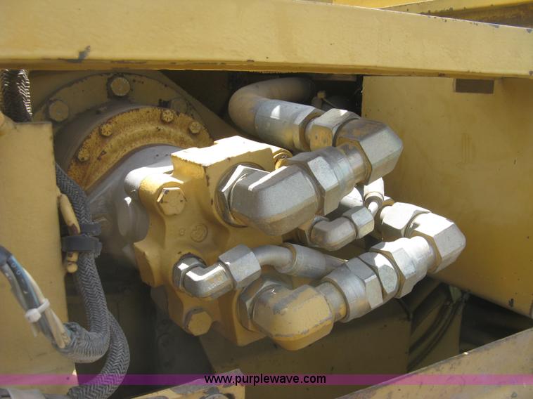 image for item J2802 Caterpillar AP-650B asphalt paver