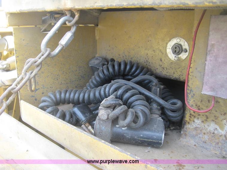 image for item J2802 Caterpillar AP-650B asphalt paver