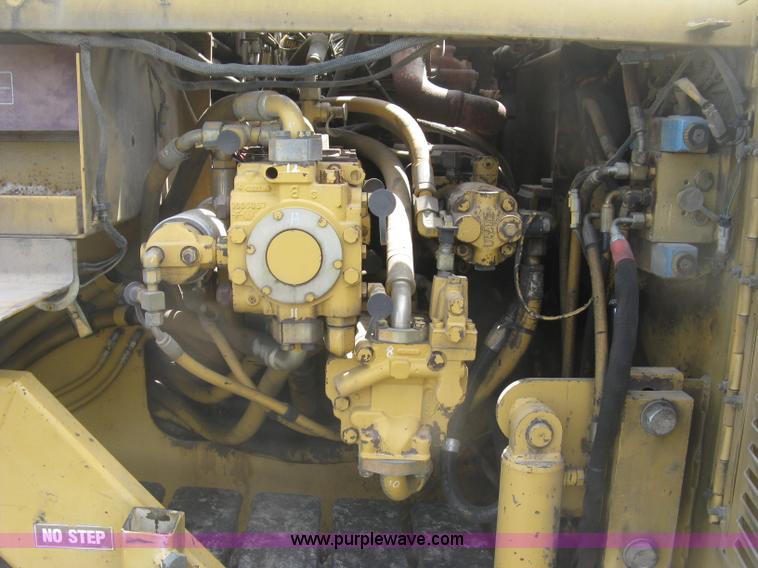 image for item J2802 Caterpillar AP-650B asphalt paver