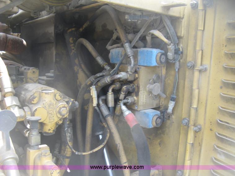 image for item J2802 Caterpillar AP-650B asphalt paver