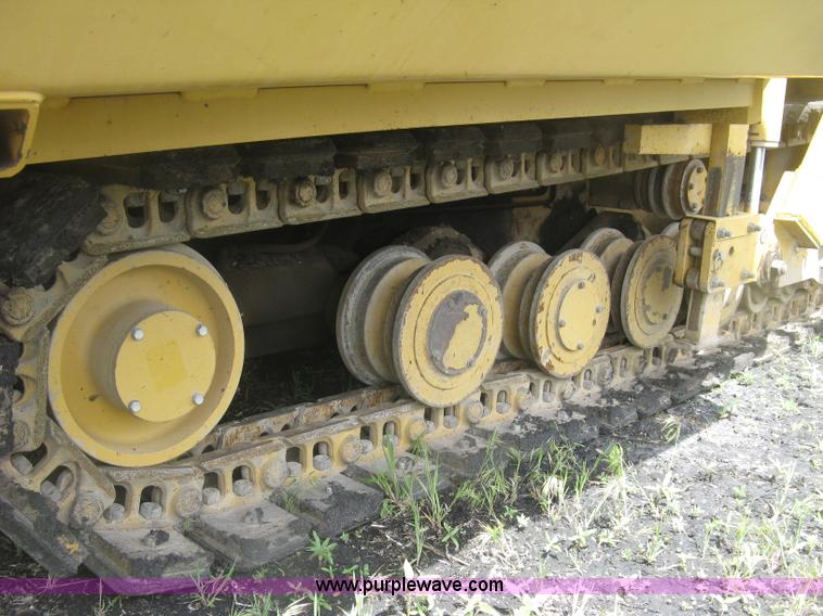 image for item J2802 Caterpillar AP-650B asphalt paver