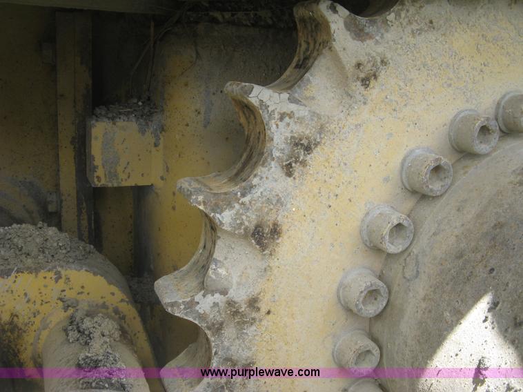 image for item J2802 Caterpillar AP-650B asphalt paver