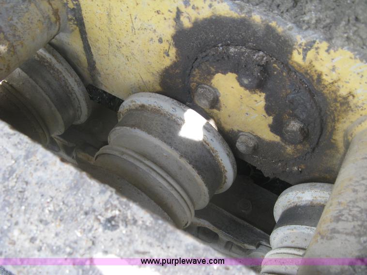 image for item J2802 Caterpillar AP-650B asphalt paver