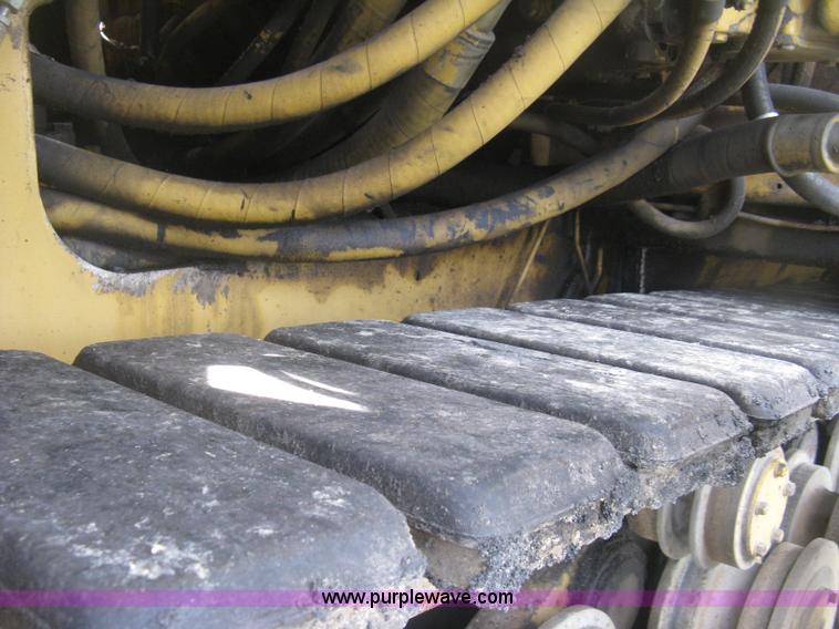 image for item J2802 Caterpillar AP-650B asphalt paver