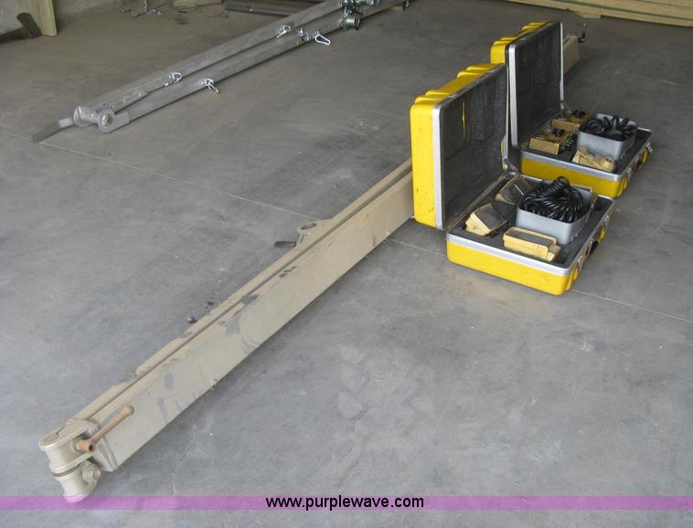 image for item J2802 Caterpillar AP-650B asphalt paver