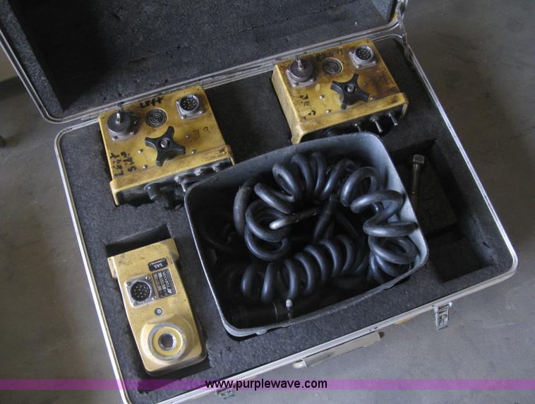 image for item J2802 Caterpillar AP-650B asphalt paver