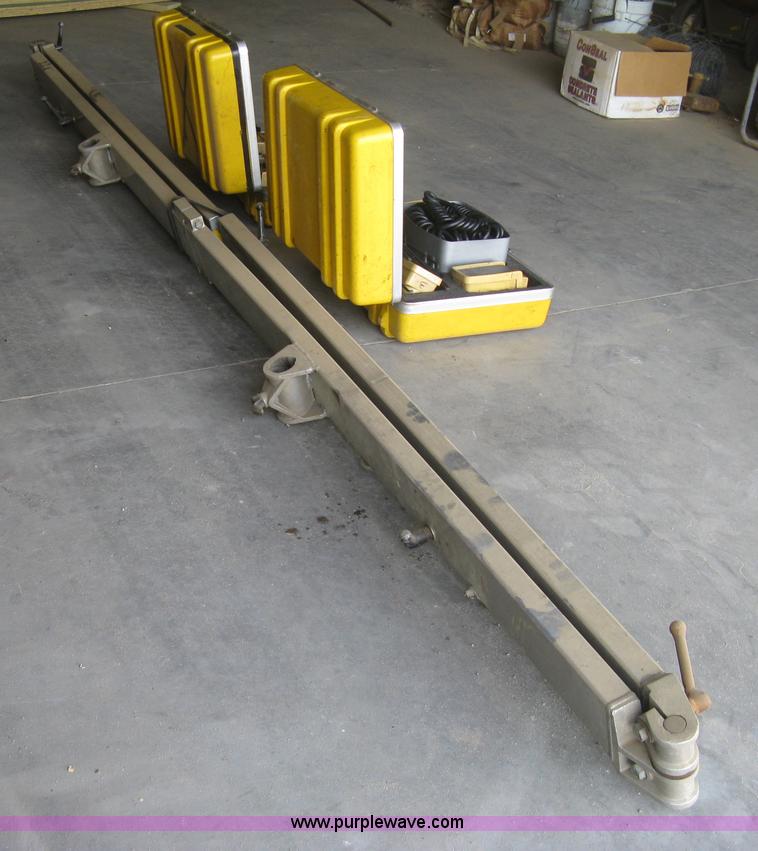 image for item J2802 Caterpillar AP-650B asphalt paver