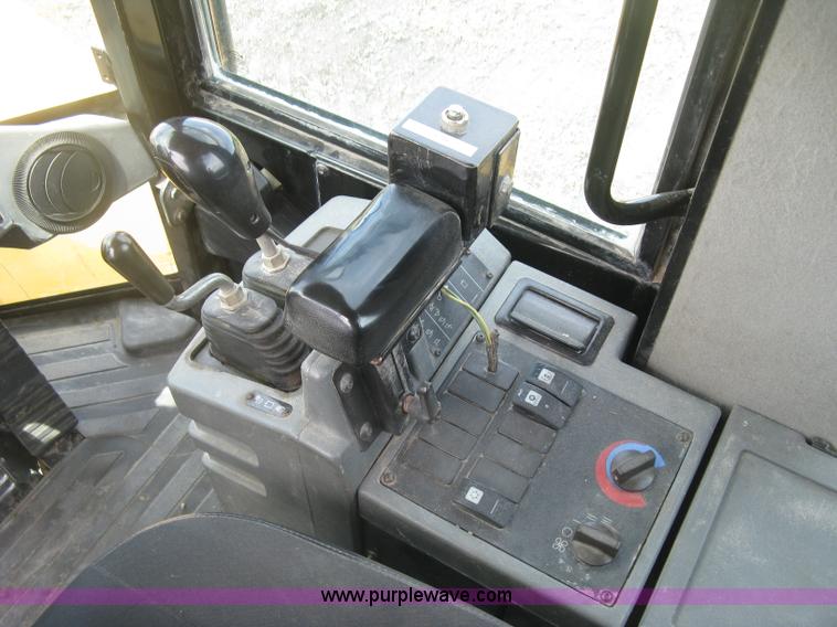 image for item J2803 2004 Caterpillar 938G Series II wheel loader