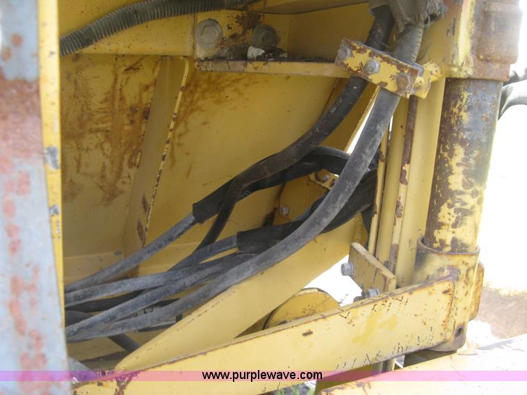 image for item J2804 HTC 2000 lay-down machine paver