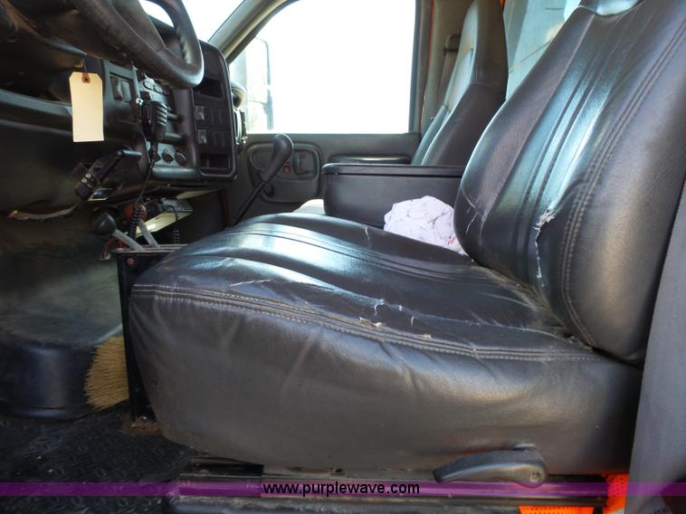 image for item J4115 2006 GMC C6500 dump truck