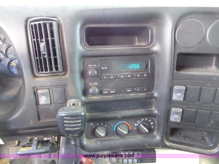 image for item J4115 2006 GMC C6500 dump truck