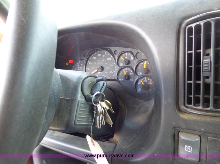 image for item J4115 2006 GMC C6500 dump truck