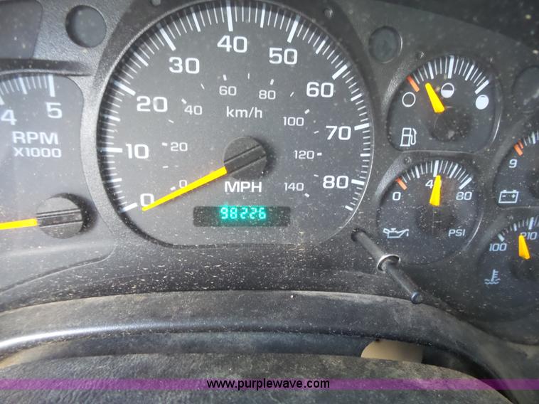 image for item J4115 2006 GMC C6500 dump truck