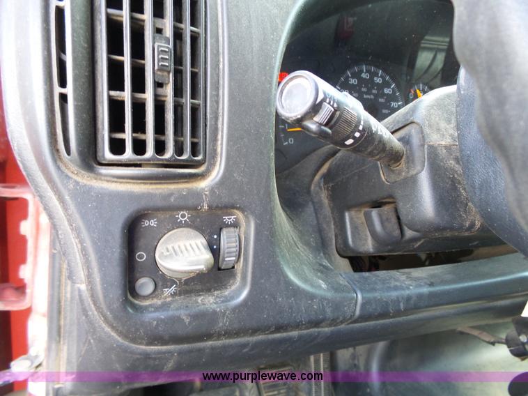 image for item J4115 2006 GMC C6500 dump truck