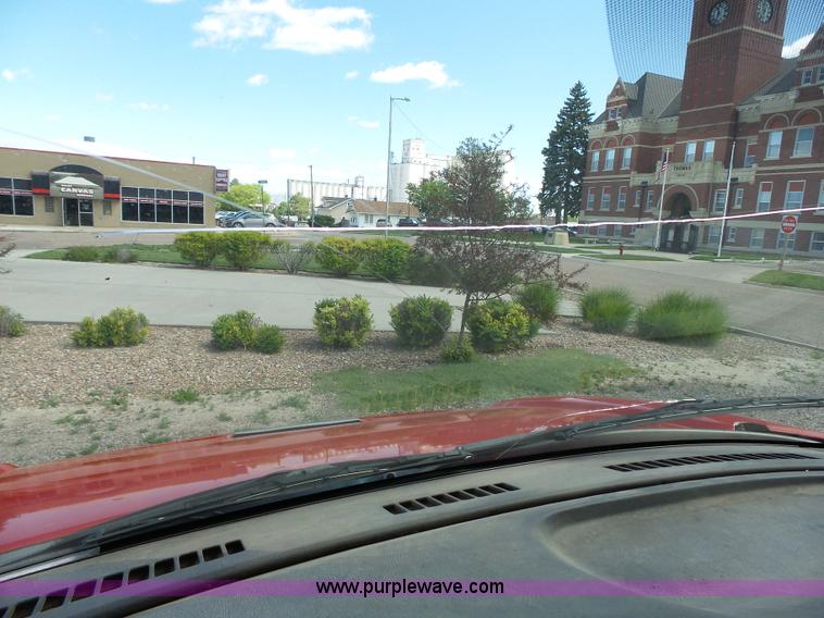 image for item J4115 2006 GMC C6500 dump truck