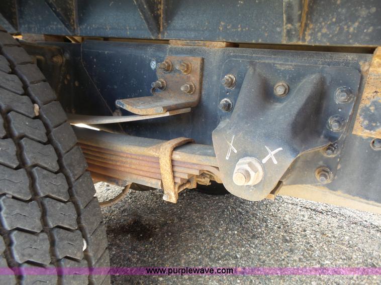 image for item J4115 2006 GMC C6500 dump truck