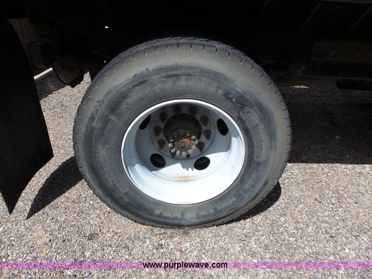 image for item J4115 2006 GMC C6500 dump truck