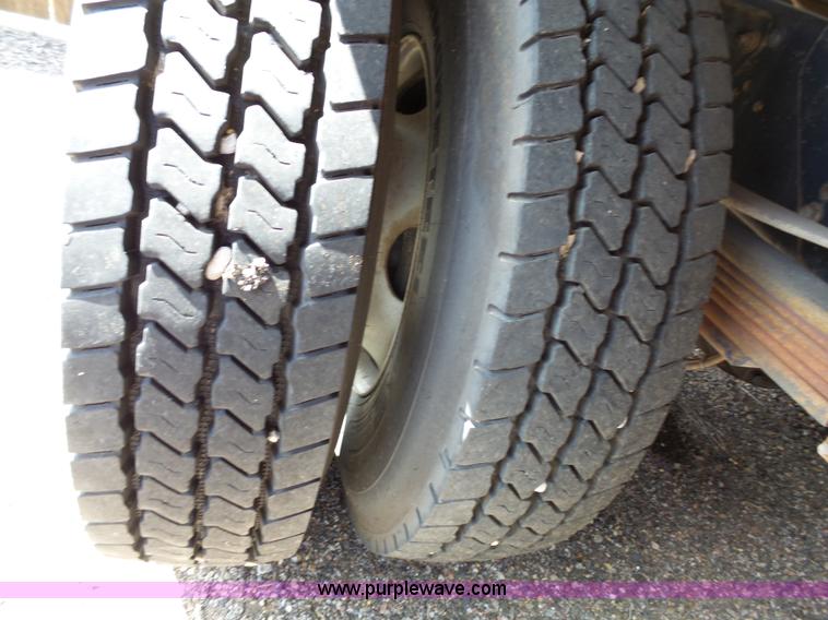 image for item J4115 2006 GMC C6500 dump truck