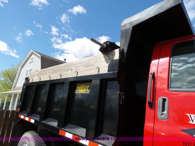 image for item J4115 2006 GMC C6500 dump truck