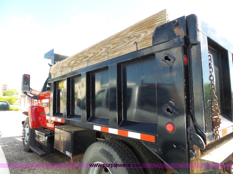 image for item J4115 2006 GMC C6500 dump truck
