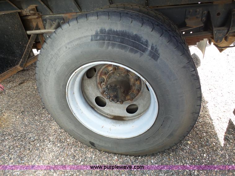 image for item J4115 2006 GMC C6500 dump truck