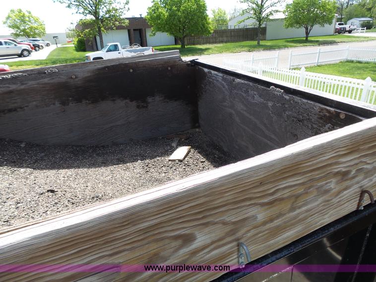 image for item J4115 2006 GMC C6500 dump truck