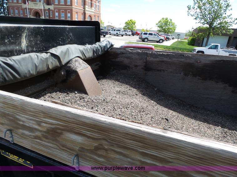 image for item J4115 2006 GMC C6500 dump truck