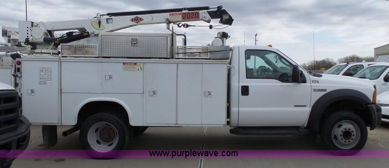 image for item J4197 2007 Ford F550 Super Duty service truck with crane
