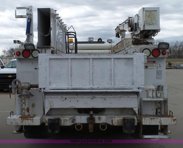 image for item J4197 2007 Ford F550 Super Duty service truck with crane