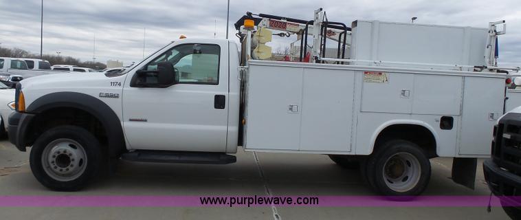 image for item J4197 2007 Ford F550 Super Duty service truck with crane