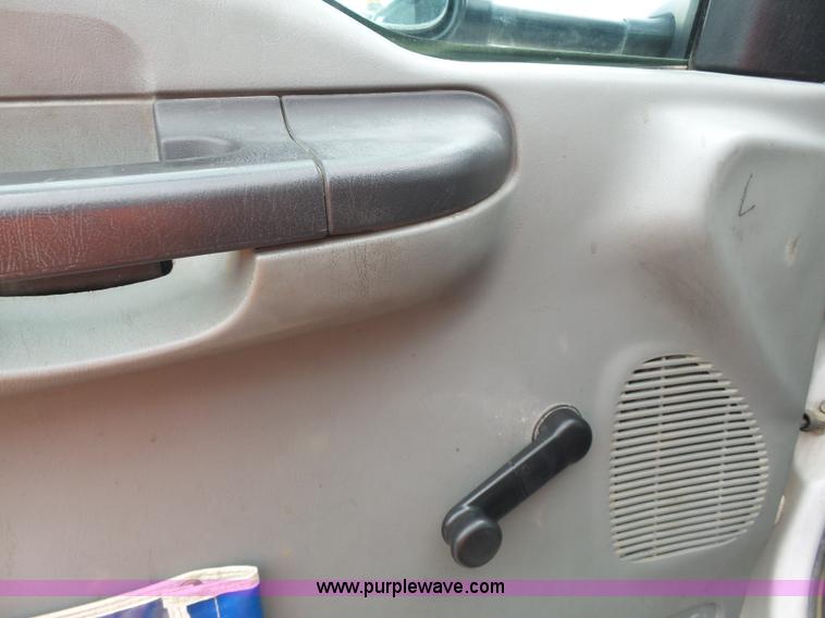 image for item J4197 2007 Ford F550 Super Duty service truck with crane