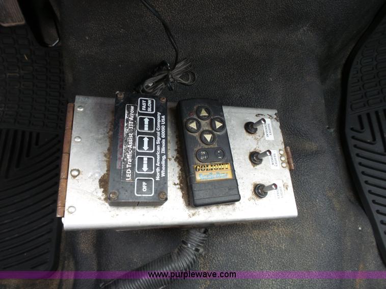 image for item J4197 2007 Ford F550 Super Duty service truck with crane