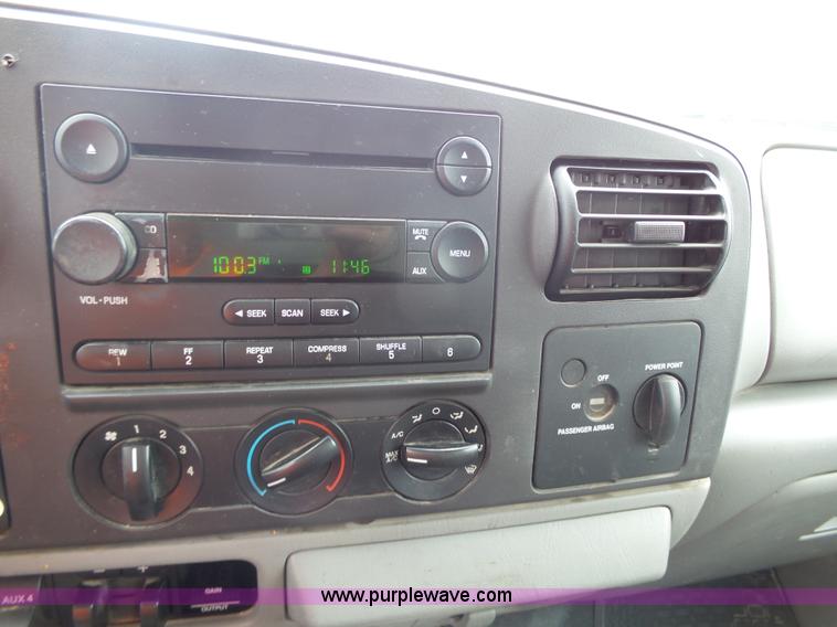 image for item J4197 2007 Ford F550 Super Duty service truck with crane