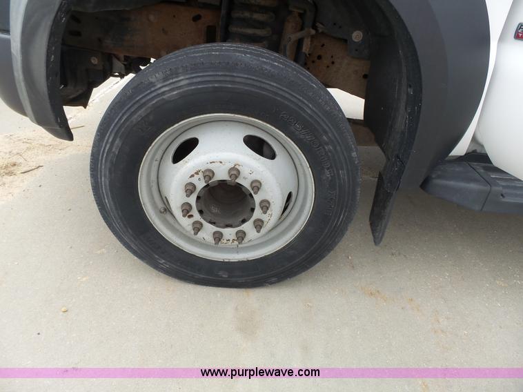 image for item J4197 2007 Ford F550 Super Duty service truck with crane