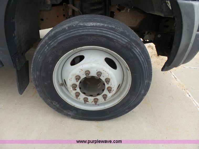 image for item J4197 2007 Ford F550 Super Duty service truck with crane