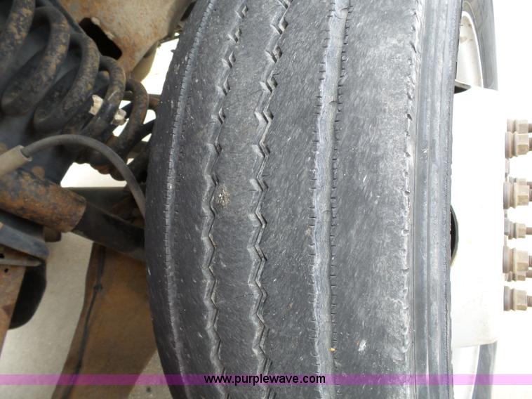 image for item J4197 2007 Ford F550 Super Duty service truck with crane