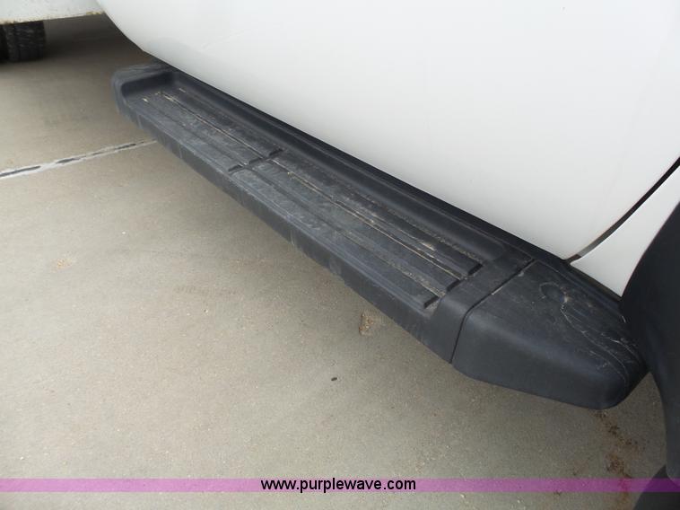 image for item J4197 2007 Ford F550 Super Duty service truck with crane