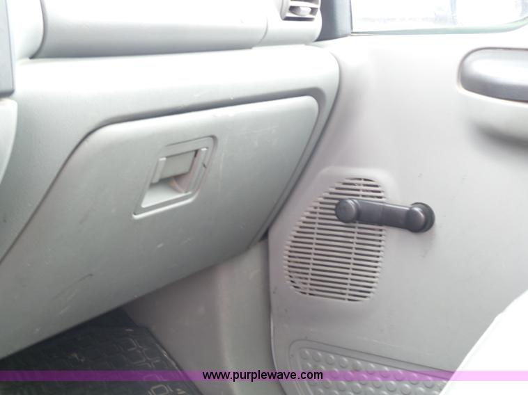 image for item J4197 2007 Ford F550 Super Duty service truck with crane