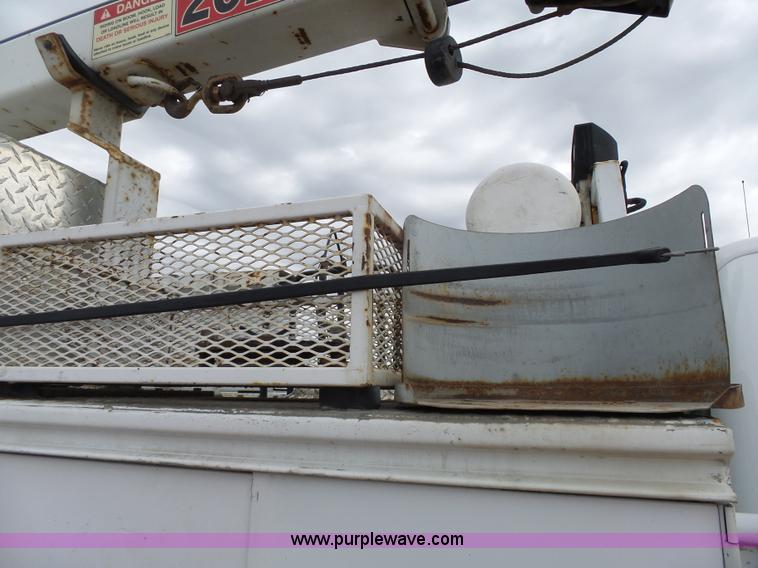 image for item J4197 2007 Ford F550 Super Duty service truck with crane