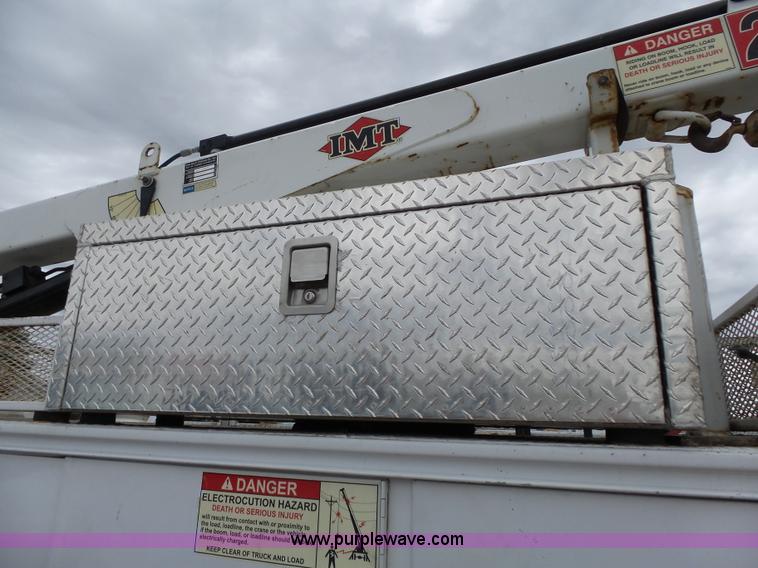 image for item J4197 2007 Ford F550 Super Duty service truck with crane