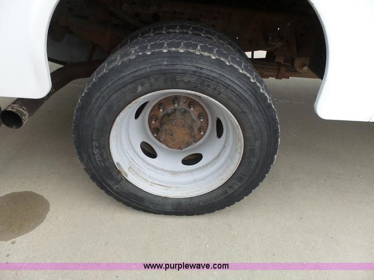 image for item J4197 2007 Ford F550 Super Duty service truck with crane