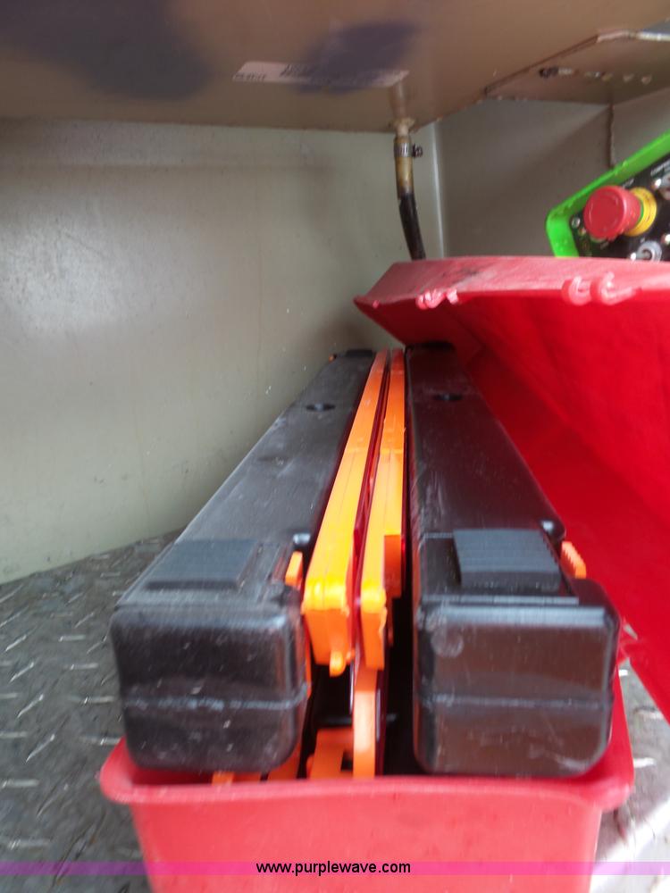 image for item J4197 2007 Ford F550 Super Duty service truck with crane