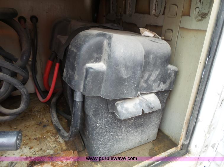 image for item J4197 2007 Ford F550 Super Duty service truck with crane